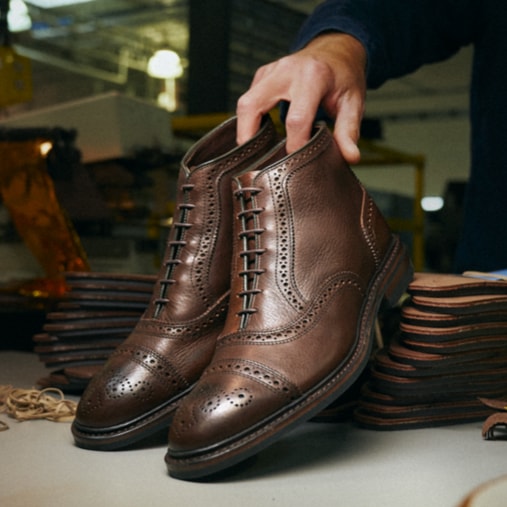 Allen Edmonds craftsperson in the Port Washington Studio