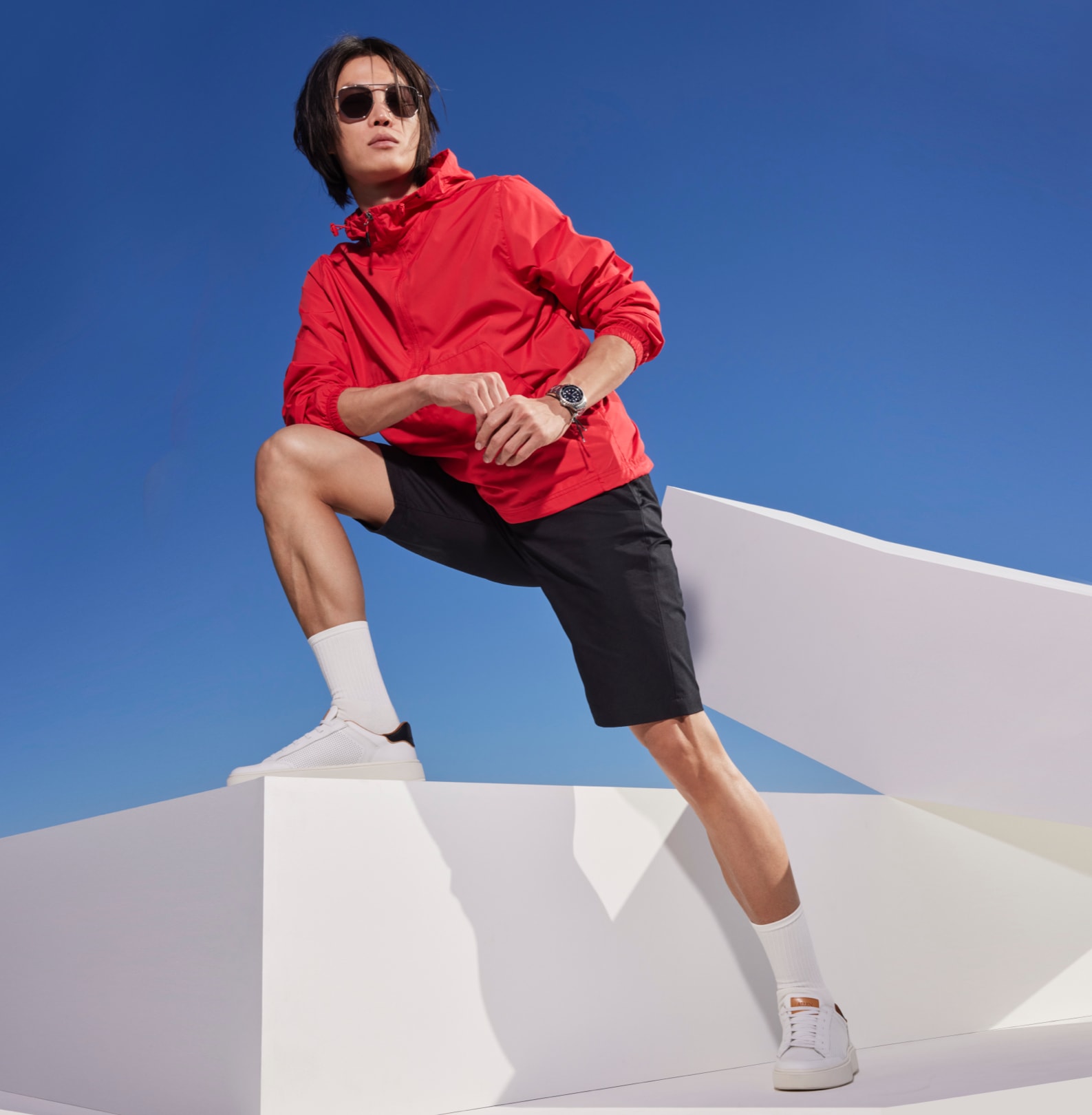 model wearing oliver stretch lace sneaker