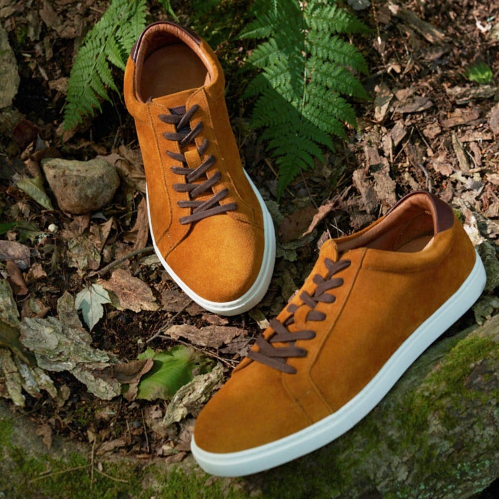 sneaker orange brown