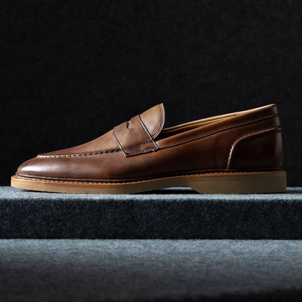 Santoni Bruine Suède Loafer Rubberen Zool Brown Heren