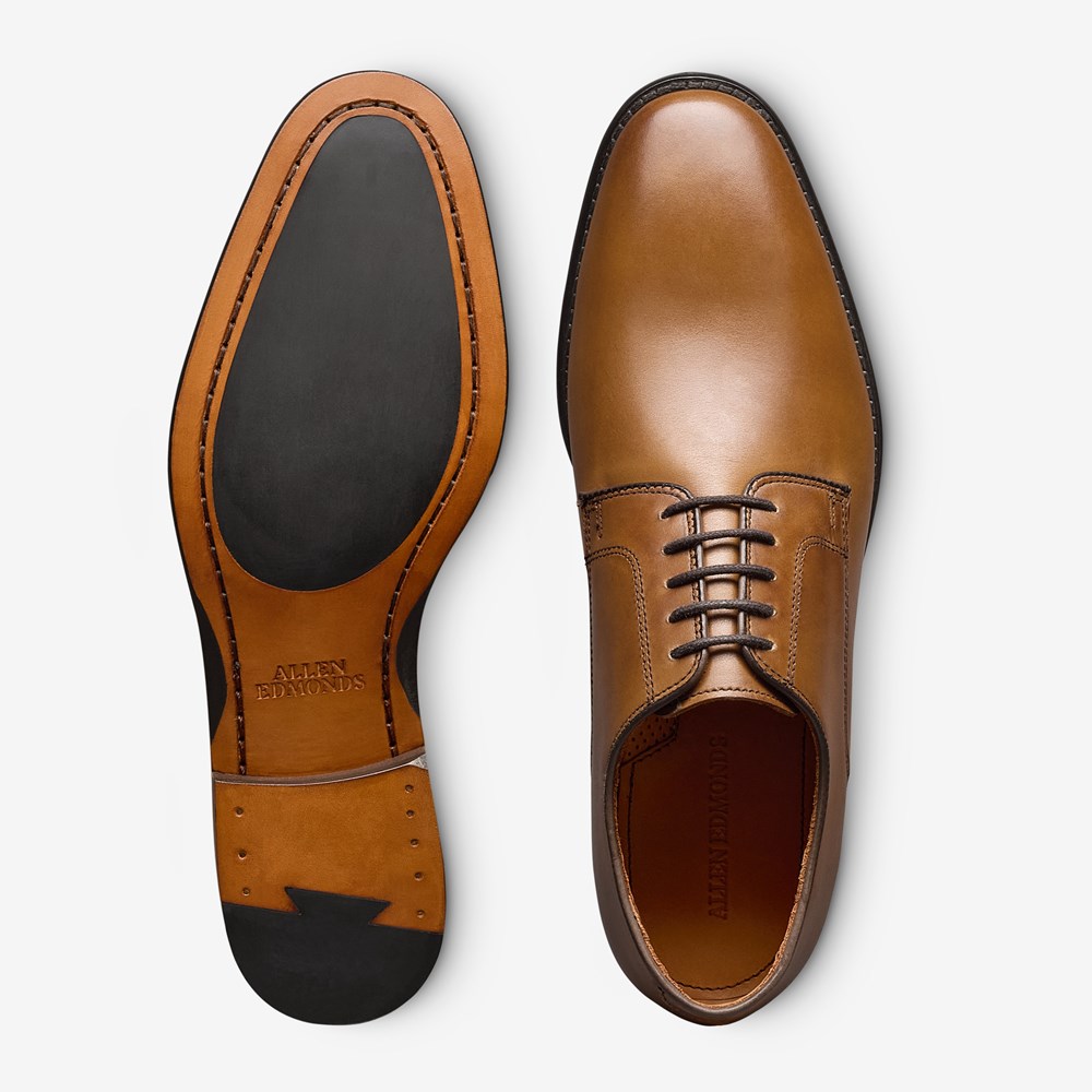 The Suggestion: Embrace The Plain Brown Lace Up